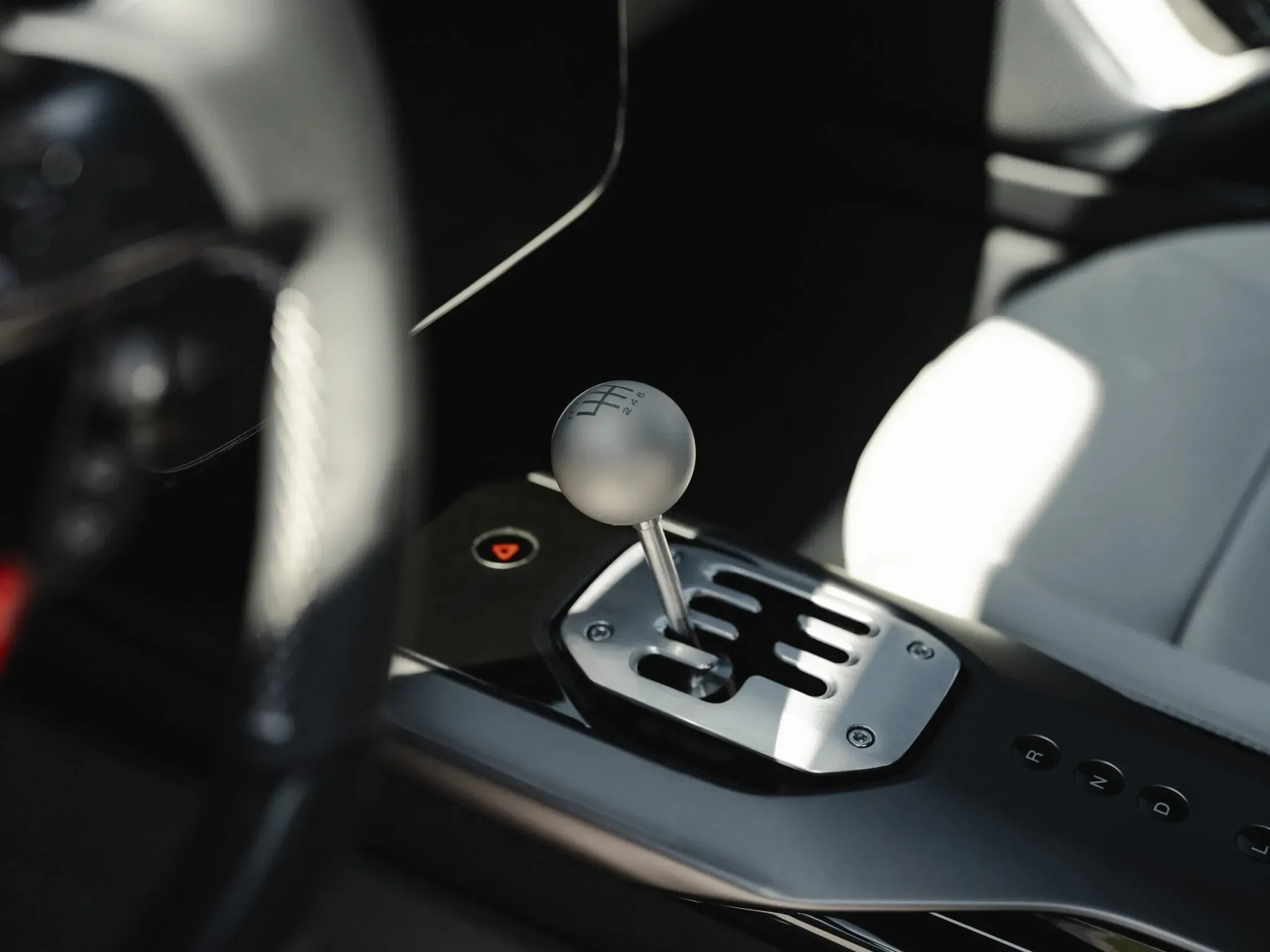Ferrari 12Cilindri Manuale, do bản chất cốt lõi vẫn là hộp số tự động, khối động cơ V12.