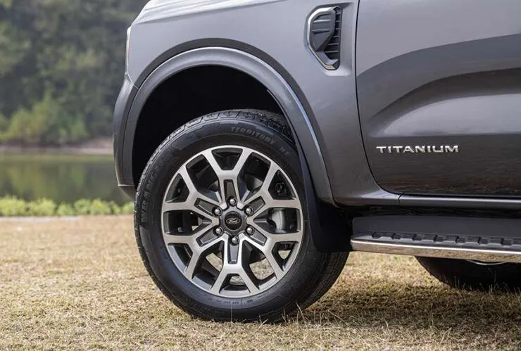 Giá xe Ford Everest lăn bánh kèm ưu đãi tháng 7/2026 - 5