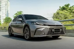 Toyota Camry HEV được điều chỉnh giá giảm 140 triệu đồng