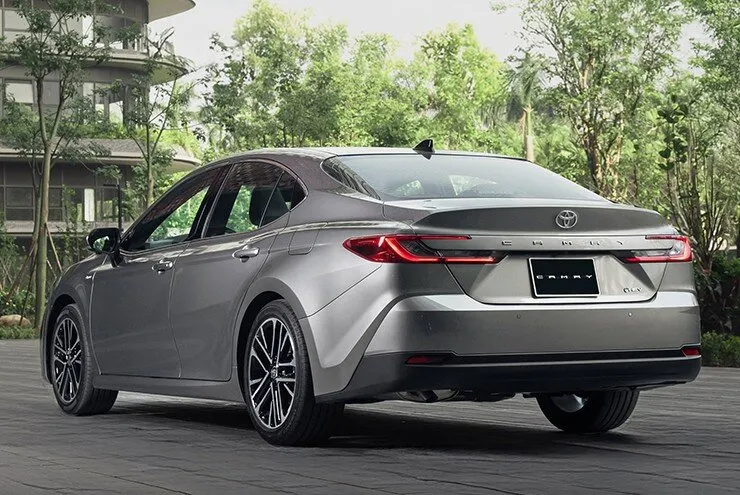 Khai tử bản máy xăng: Camry HEV vô tình phân loại lại 