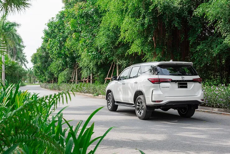 Giá xe Toyota Fortuner tháng 7/2026, bản máy xăng từ 1,155 tỷ đồng - 6