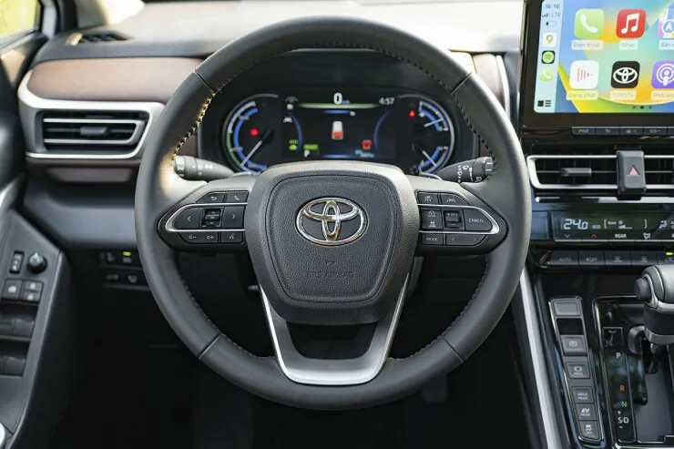 Ưu nhược điểm của Honda HR-V e: HEV RS khi “đối đầu” Toyota Innova Cross HEV - 7