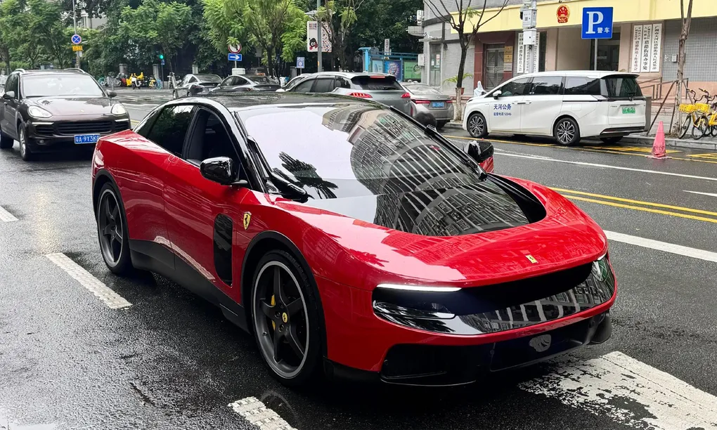 Siêu xe điện Ferrari Luce tại Trung Quốc. Ảnh: Weibo