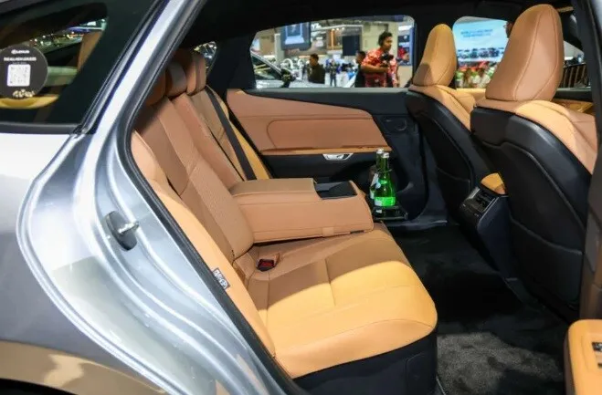 Lexus trình làng mẫu xe xe ES thế hệ mới và thêm bản thuần điện - 5