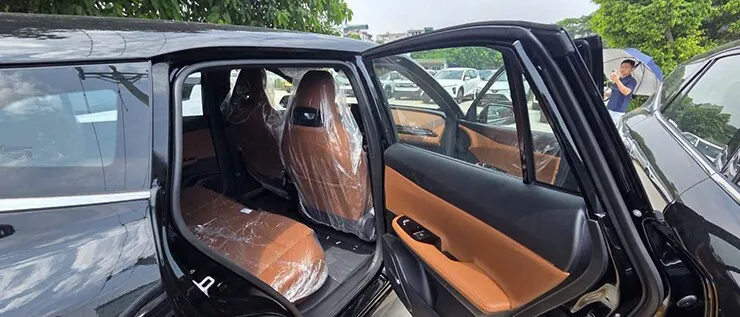 Cận cảnh nội thất 2 tông màu 