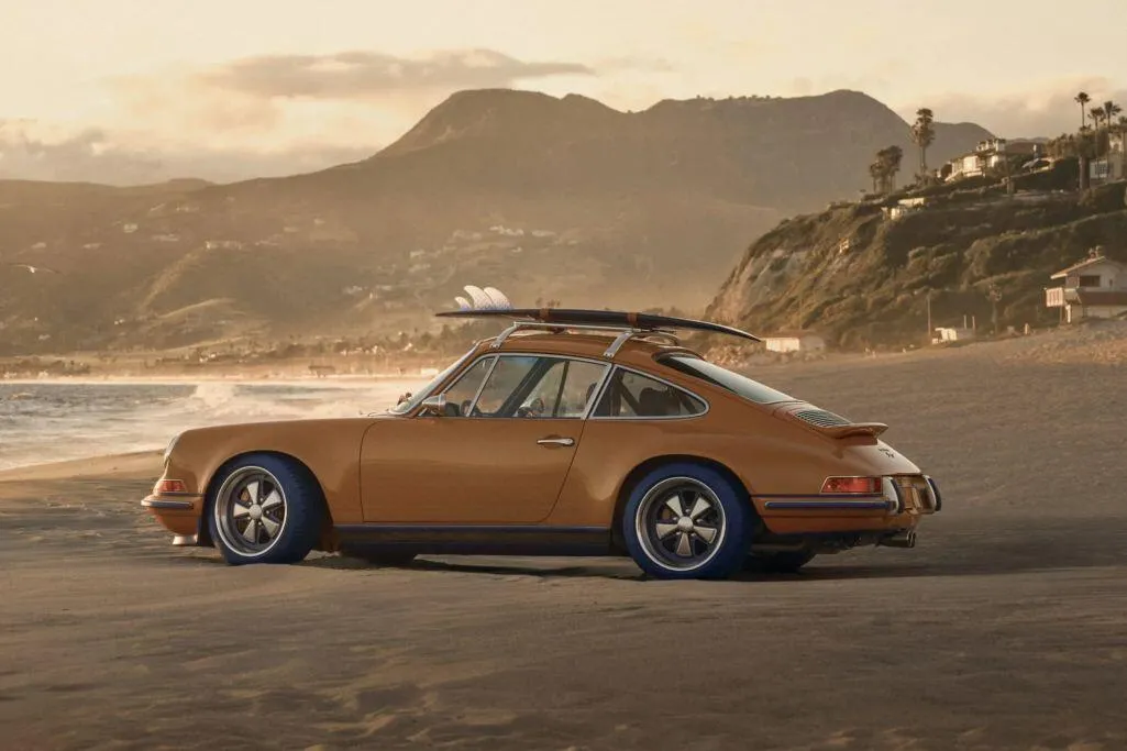 Porsche 911 xa xỉ dành cho giới siêu giàu khi kết hợp với hãng LV - 2
