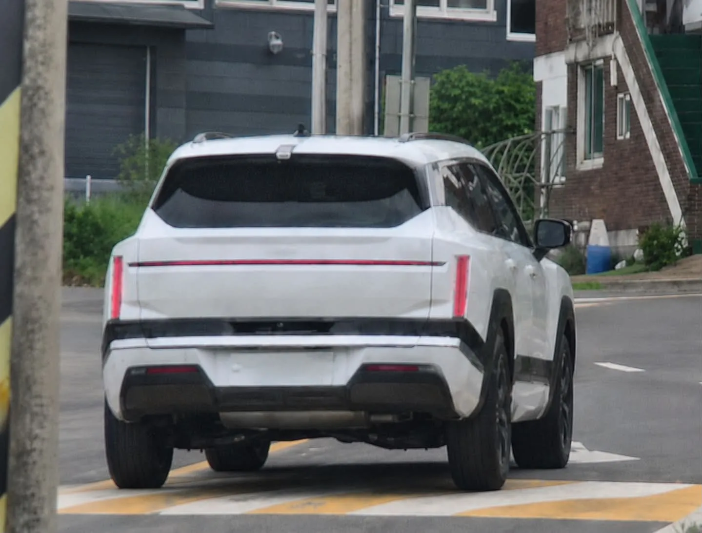 Xe&nbsp;có kích thước tổng thể chiều dài x rộng x cao của xe lần lượt đạt 4.700 x 1.905 x 1.685 mm.