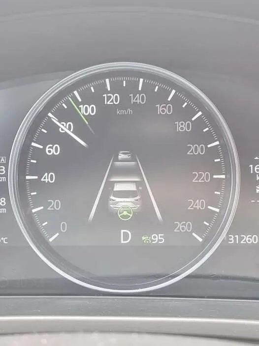 Mazda sử dụng Mazda Radar Cruise Control (MRCC).