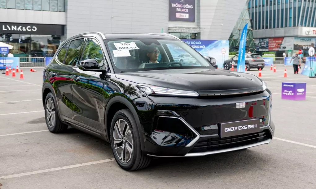 Geely EX5 PHEV tại Hà Nội. Ảnh: Minh Quân