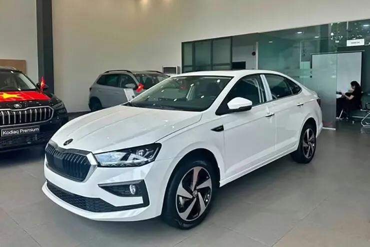 Xe châu Âu Skoda Slavia giảm giá còn 380 triệu đồng tại đại lý - 1