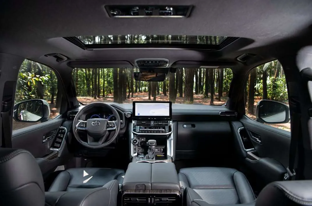 Toyota Land Cruiser 300 HEV công bố giá bán từ 4,7 tỷ đồng - 5