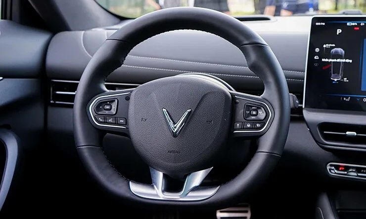 Giá xe VinFast VF 7 niêm yết và lăn bánh tháng 9/2026 - 12