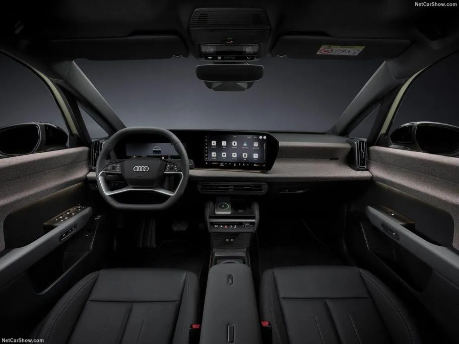 Audi đưa cần số lên phía sau vô-lăng, qua đó giải phóng không gian ở khu vực bệ trung tâm.