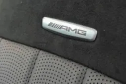 Mercedes-AMG bị khởi kiện hãng vì logo trên ghế quá nóng gây bỏng da