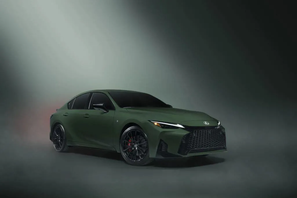 Lexus vừa&nbsp;giới thiệu phiên bản nâng cấp IS bản nâng cấp.