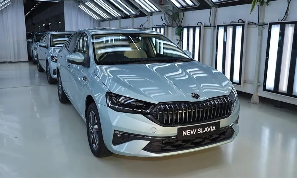 Skoda Slavia phiên bản mới lộ diện tại nhà máy trước khi ra mắt chính thức ngày 6/10. Ảnh: Skoda