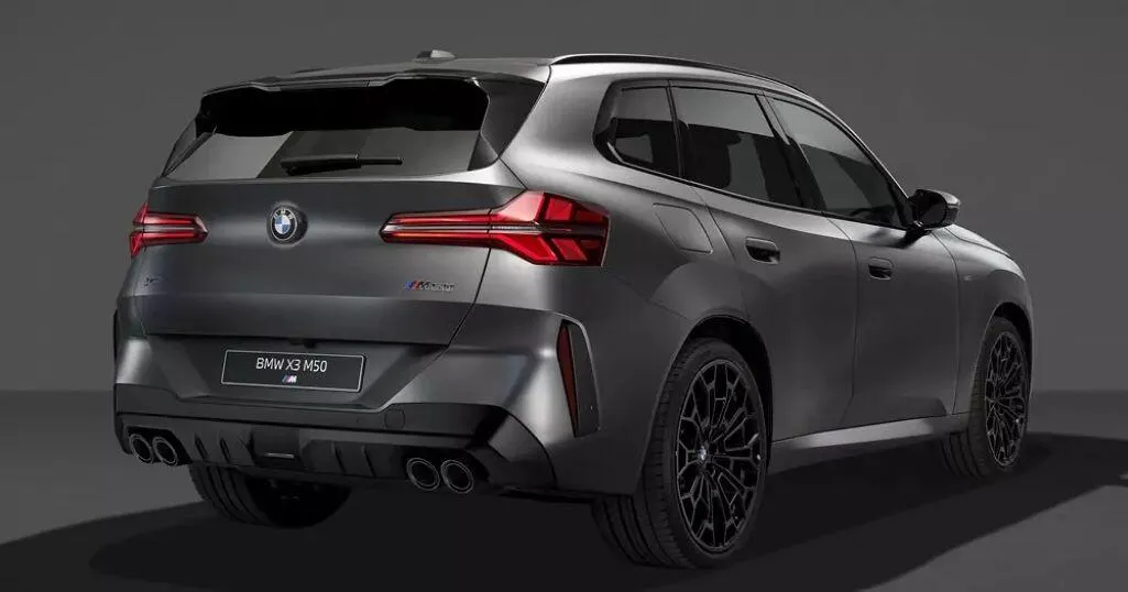 Ở phiên bản sở hữu gói M Sport và dòng M Performance sẽ được trang bị bậc cửa màu bạc đậm.