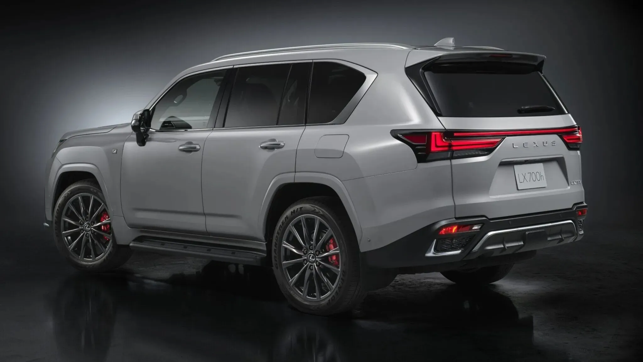 Nội thất sang trọng và thể thao của Lexus LX F Sport