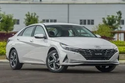 Giá xe Hyundai Elantra lăn bánh tháng 10/2026