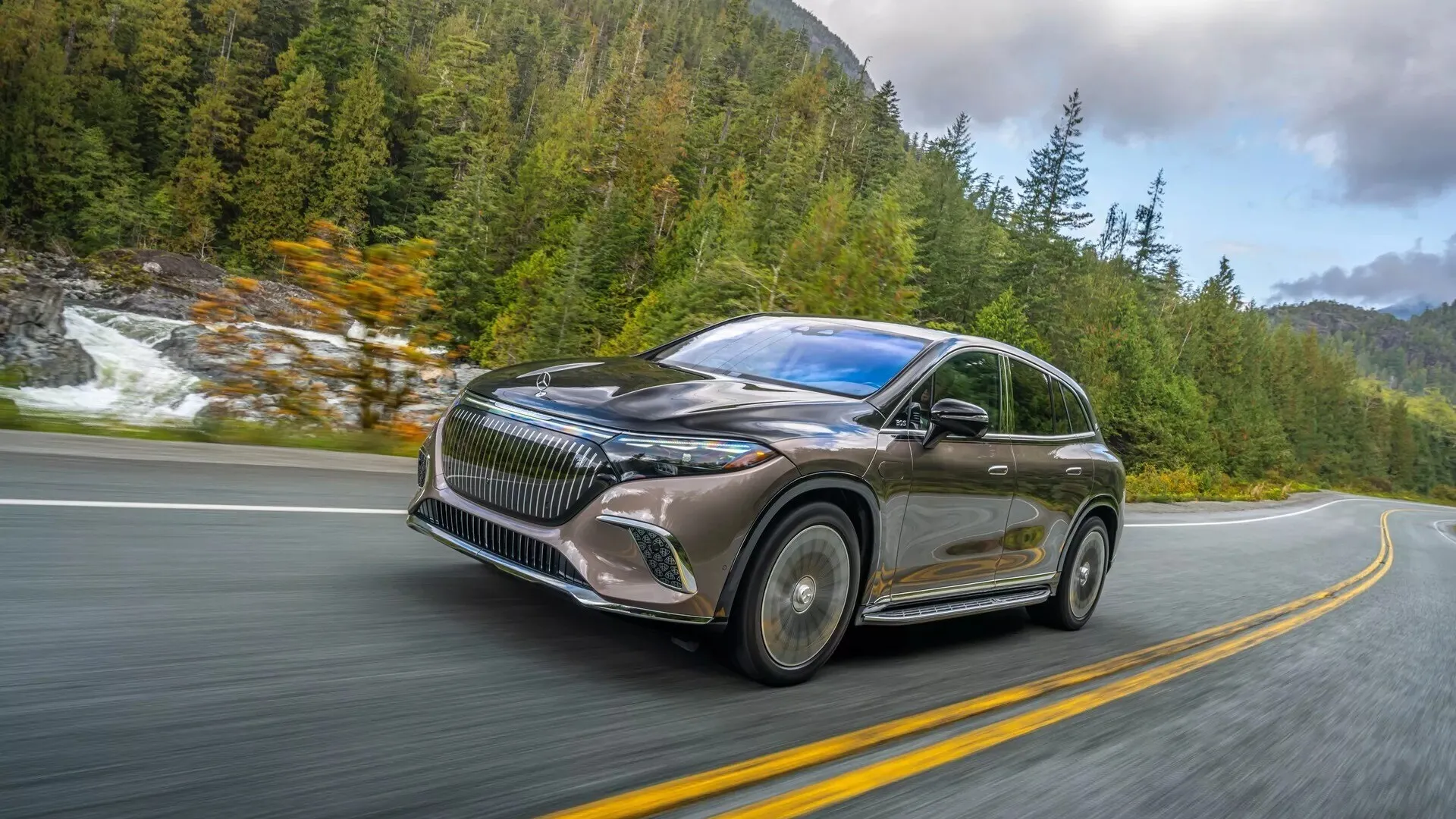 Mẫu SUV siêu sang chạy điện Mercedes-Maybach EQS 680 SUV cũng chịu chung số phận.