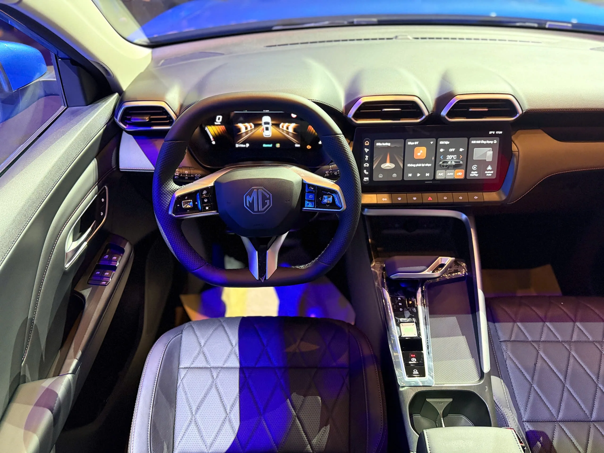 MG ZS thế hệ mới được trang bị gói hỗ trợ lái MG Pilot với nhiều tính năng như kiểm soát an toàn.