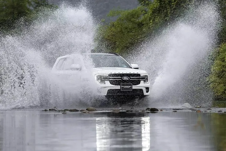Giá xe Ford Everest lăn bánh tháng 10/2026, giảm 35 triệu đồng - 2