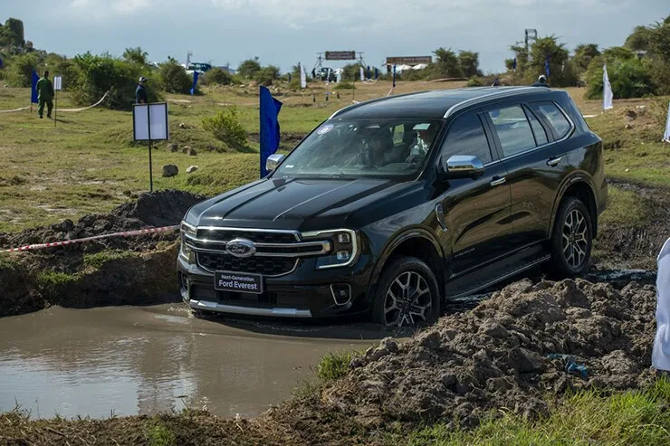 Giá xe Ford Everest lăn bánh tháng 10/2026, giảm 35 triệu đồng - 13