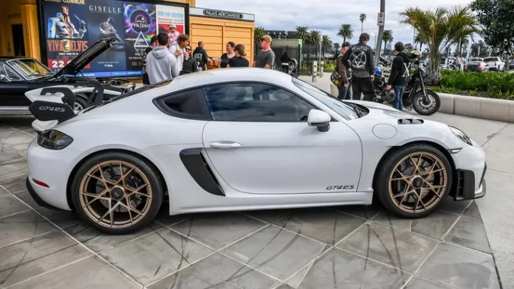 Hàng trăm chiếc xe thể thao Porsche có nguy cơ bánh xe văng ra khi đang chạy - 2