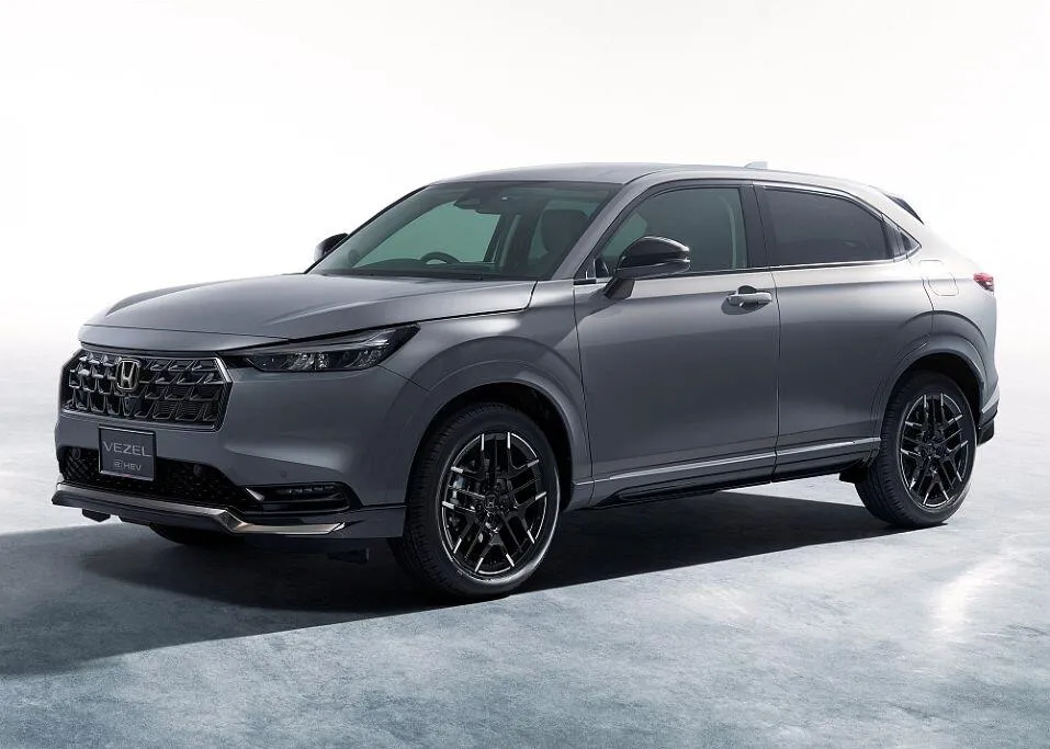 Honda còn&nbsp;giới thiệu gói phụ kiện Black Sport Style tại hệ thống đại lý.